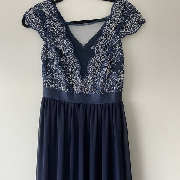 ASOS City Goddess - Maxi Dress with Embroidery - Picture 5 of 7